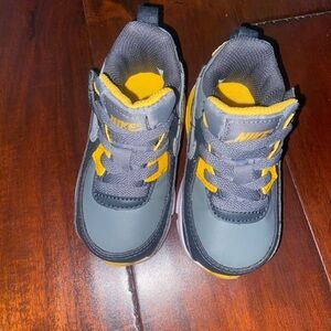 Nike Kids' Black and Yellow Sneakers